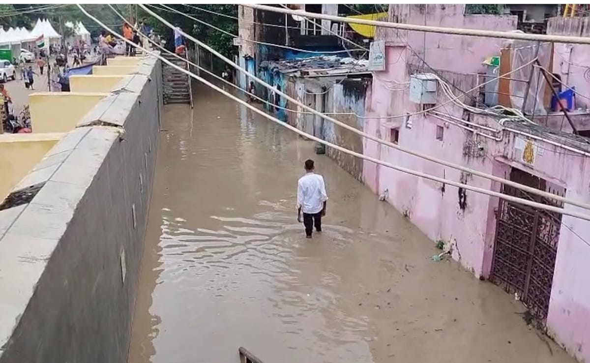 Floodwater Enters Delhi Homes Amid Heavy Rain, Yamuna Crosses Danger Mark