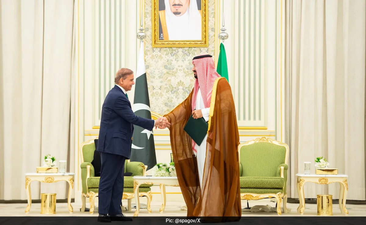 Pakistan, Saudi Arabia Sign Mutual Defence Pact