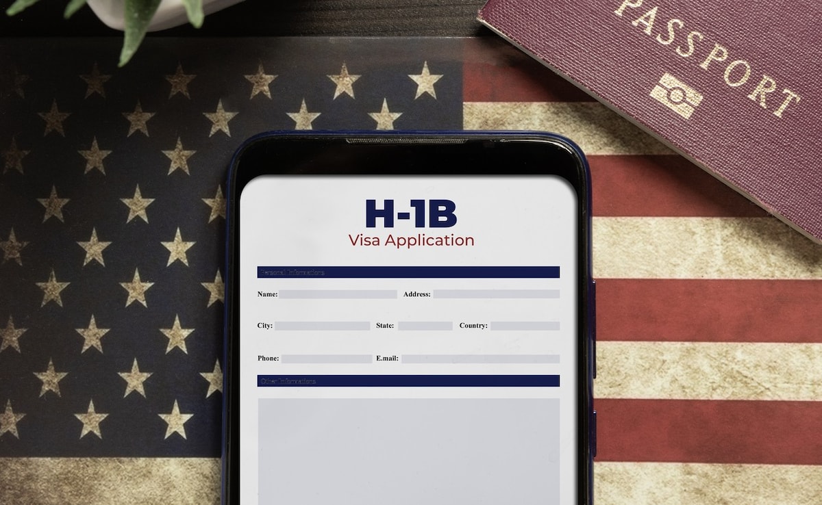 US Lawmakers Seek Answers From Firms Over H-1B Visa Use Amid Layoffs