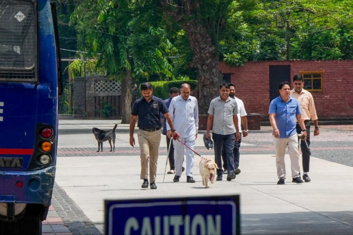 Delhi’s Maulana Azad Medical College Receives Bomb Threat, Premises Being Searched