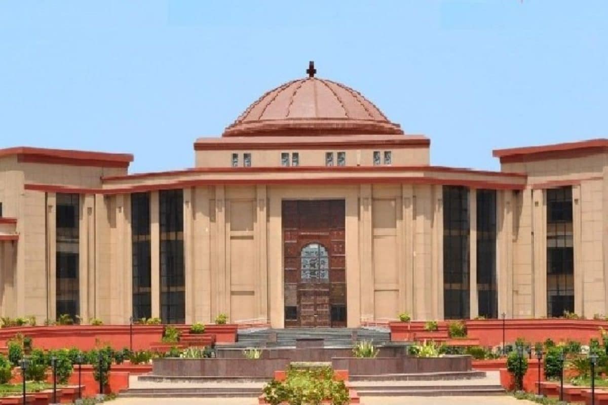 Chhattisgarh Police Seizes 211 Knives Bought Via E-Commerce Sites After HC’s Intervention