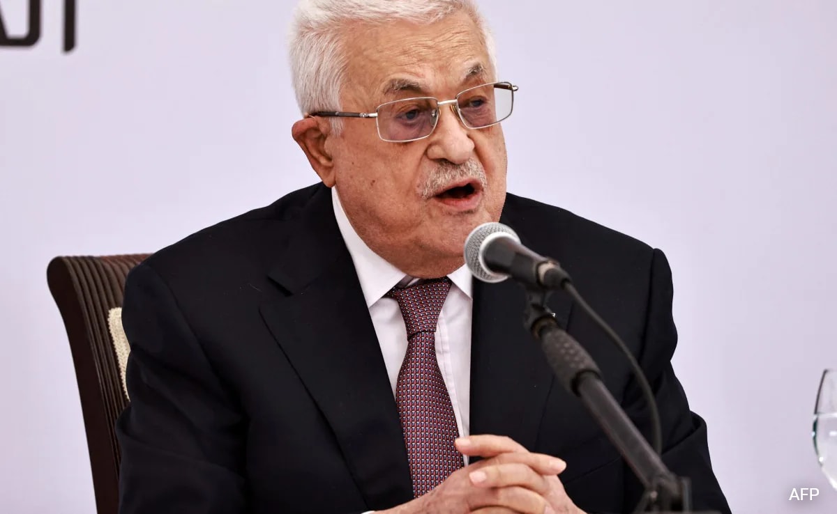 Palestinian President Says Hamas Must Surrender Weapons