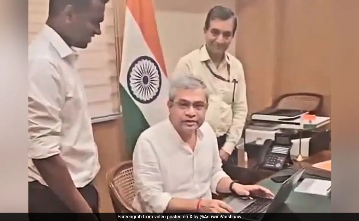 “I Am Moving To Zoho”: Ashwini Vaishnaw Joins PM Modi’s Call For ‘Swadeshi’