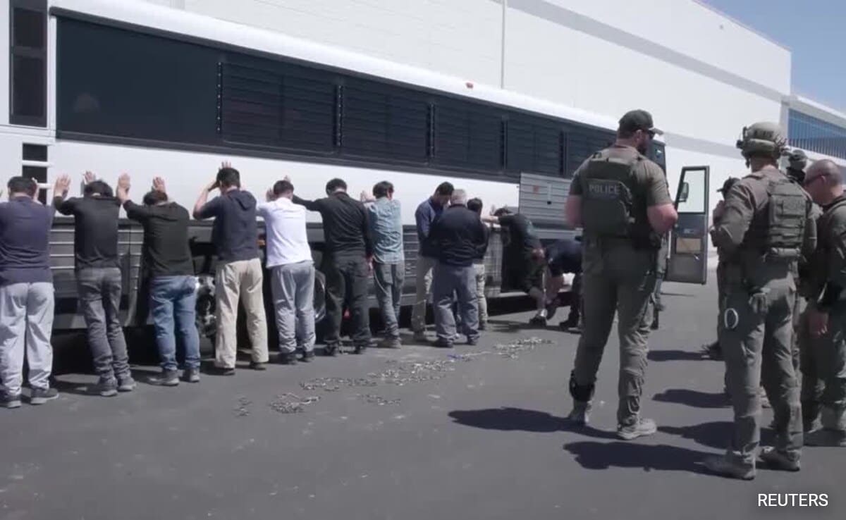 South Korea To Bring Home 300 Workers Detained In Hyundai Plant Raid In US