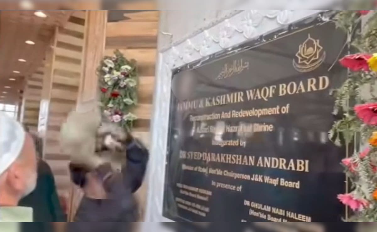 Ashoka Emblem At J&K’s Hazratbal Shrine Damaged, BJP Says “Terrorist Act”