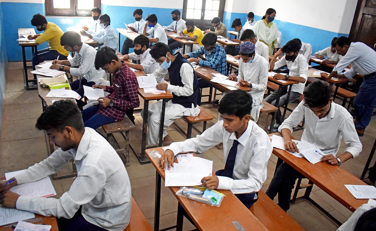 Hundreds From UP, Bihar, Jharkhand Appear For SSC Exam In West Bengal