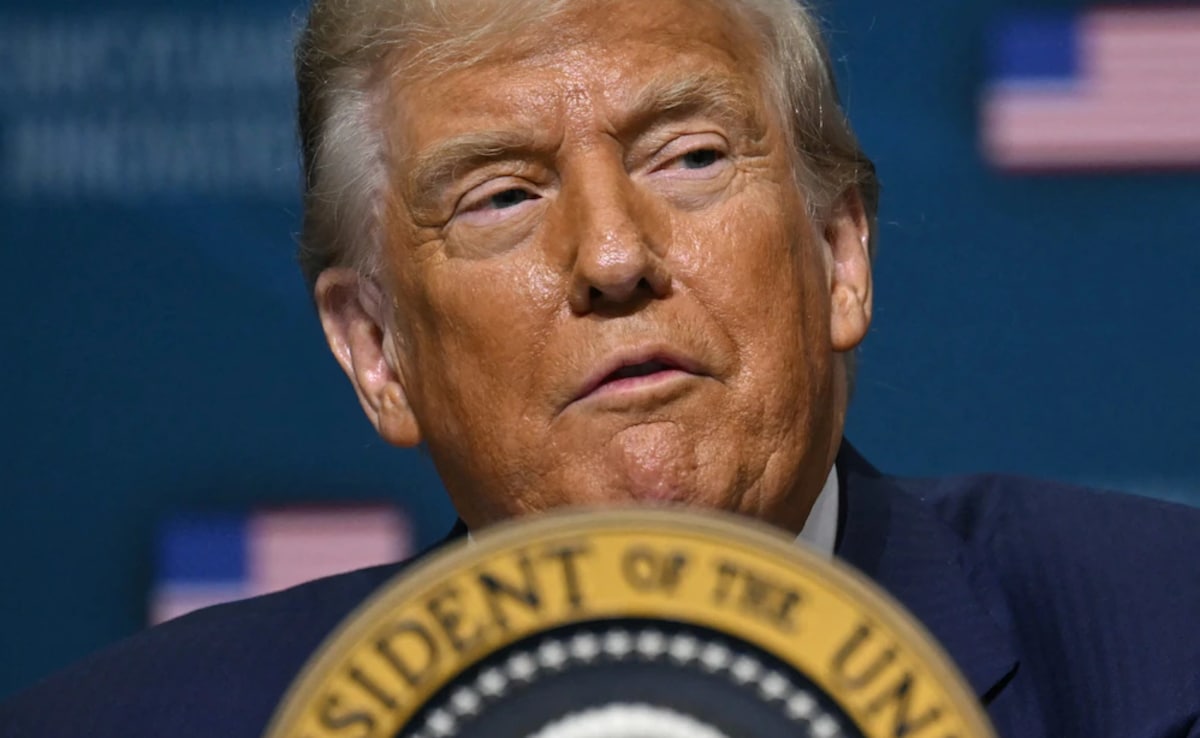 “He Was FBI Informant”: US House Speaker Claims Trump Tried To Take Down Epstein