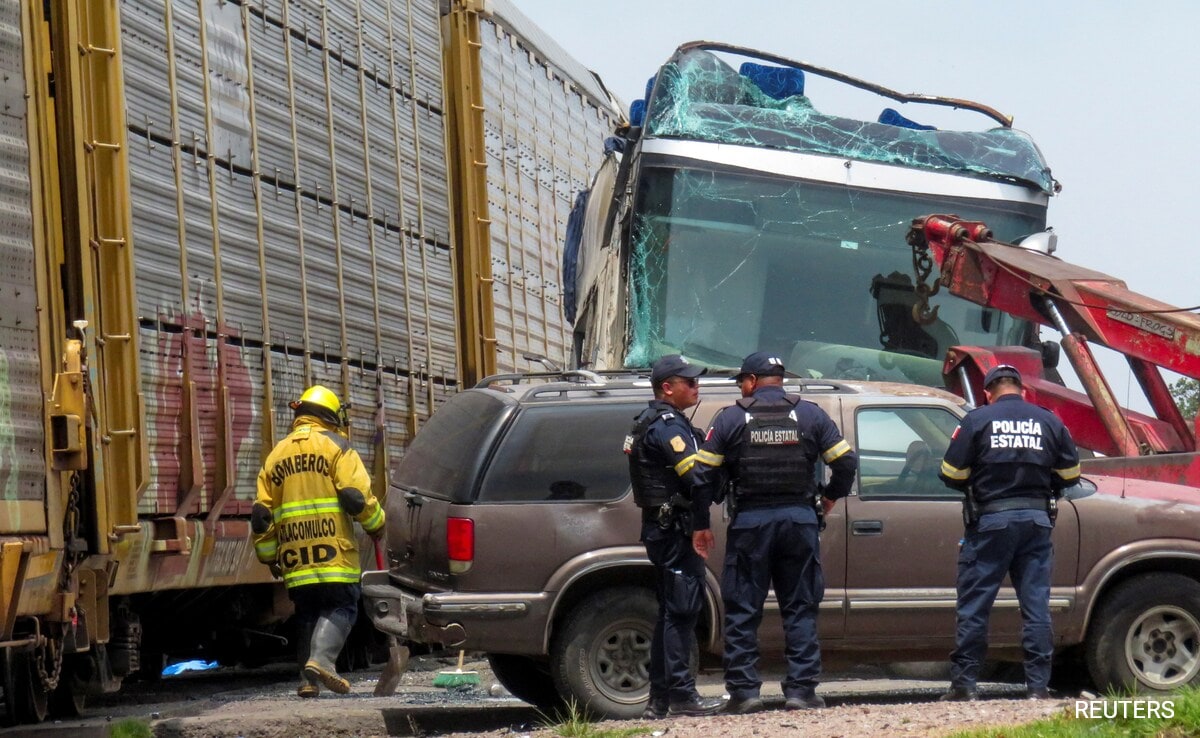 10 Killed, Over 60 Injured After Mexican Train Hits Double-Decker Bus