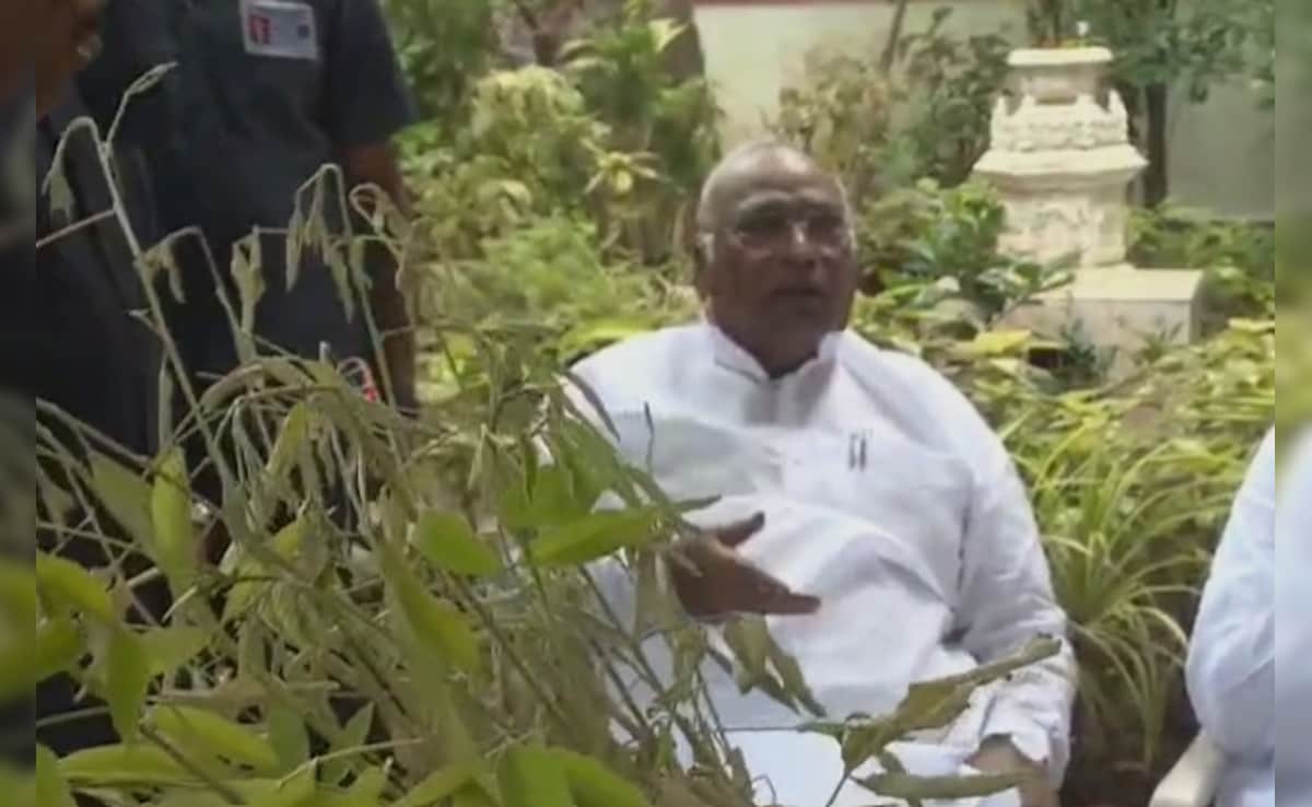 “4 Acres? I Have 40”: M Kharge Chides Farmer For Crop Damage Complaint