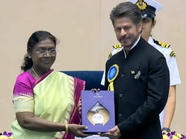 In Pictures: Shah Rukh Khan Wins His First National Award for Jawan
