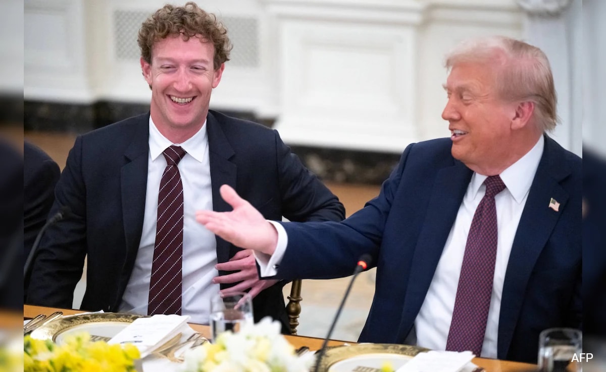 Zuckerberg’s Hot-Mic Apology Steals Show At Trump’s White House Dinner