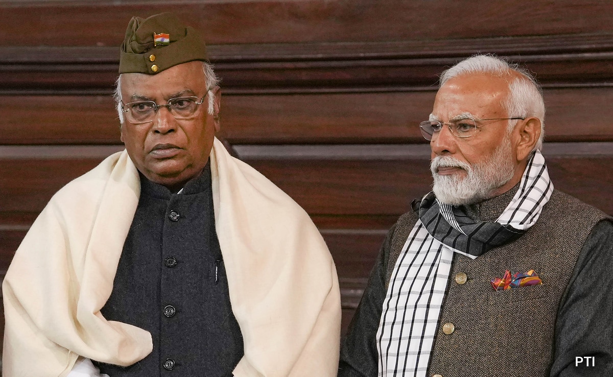 PM Modi Speaks To Mallikarjun Kharge, Wishes Him Speedy Recovery