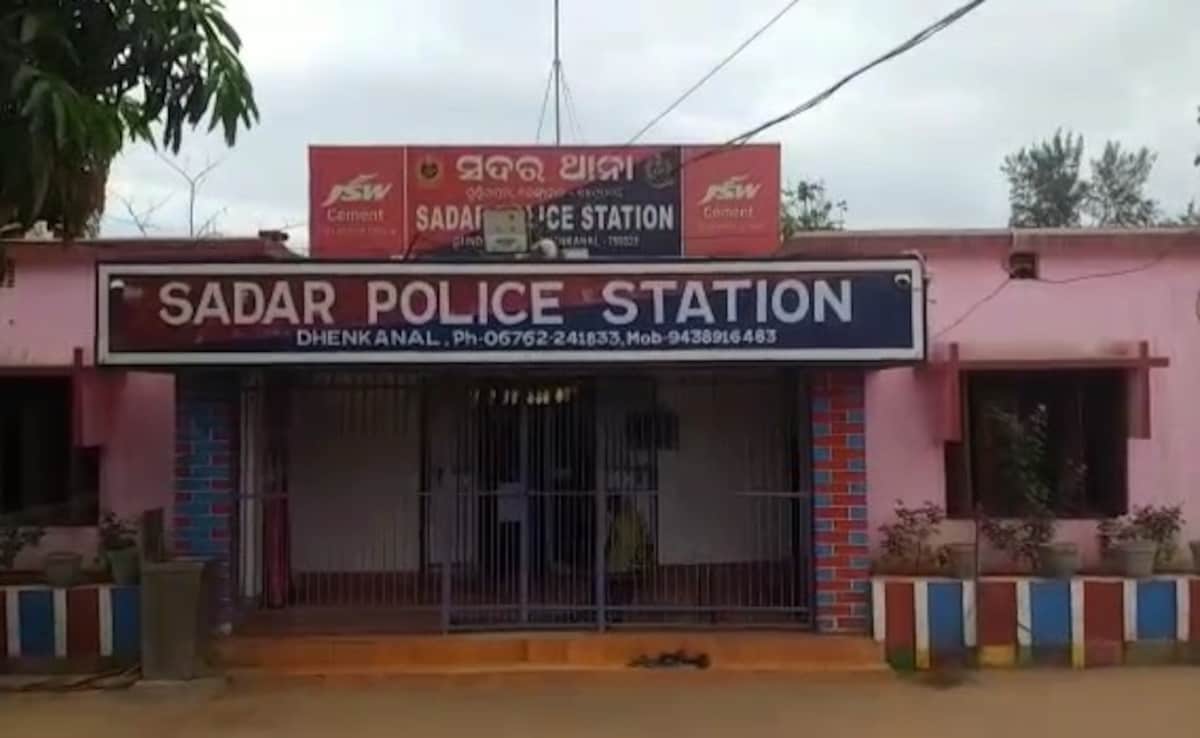 Teen Scales Wall To Sneak Into Girlfriend’s House, Dies By Electrocution