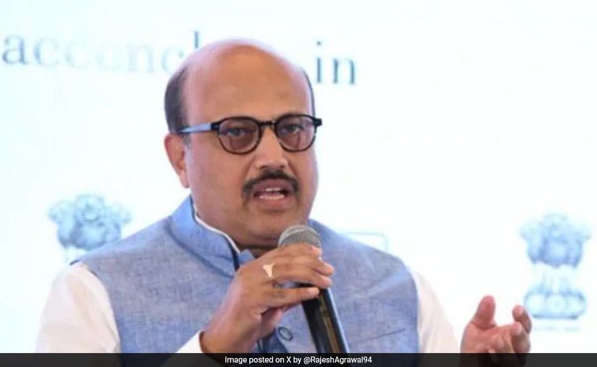 Rajesh Agrawal Takes Charge As Commerce Secretary