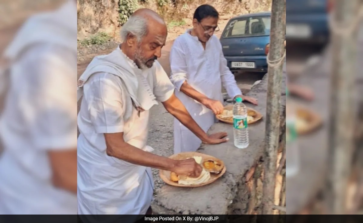 Rajinikanth Enjoys Food From ‘Pattal’ On Roadside During Trip To Rishikesh