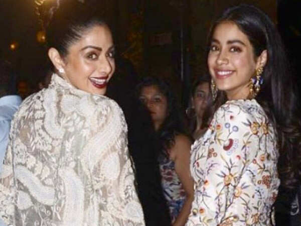Janhvi Kapoor Recalls Sridevi Recites an Emotional Poem for Her on Two Much With Kajol and Twinkle