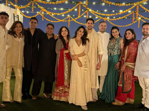 Kiara Advani Celebrates Dilliwali Diwali With Sidharth Malhotra and Her In-laws