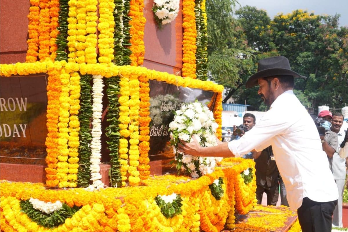 Telangana CM Appeals To Maoists To Join Mainstream, Hails Telangana Police For Maintaining Peace