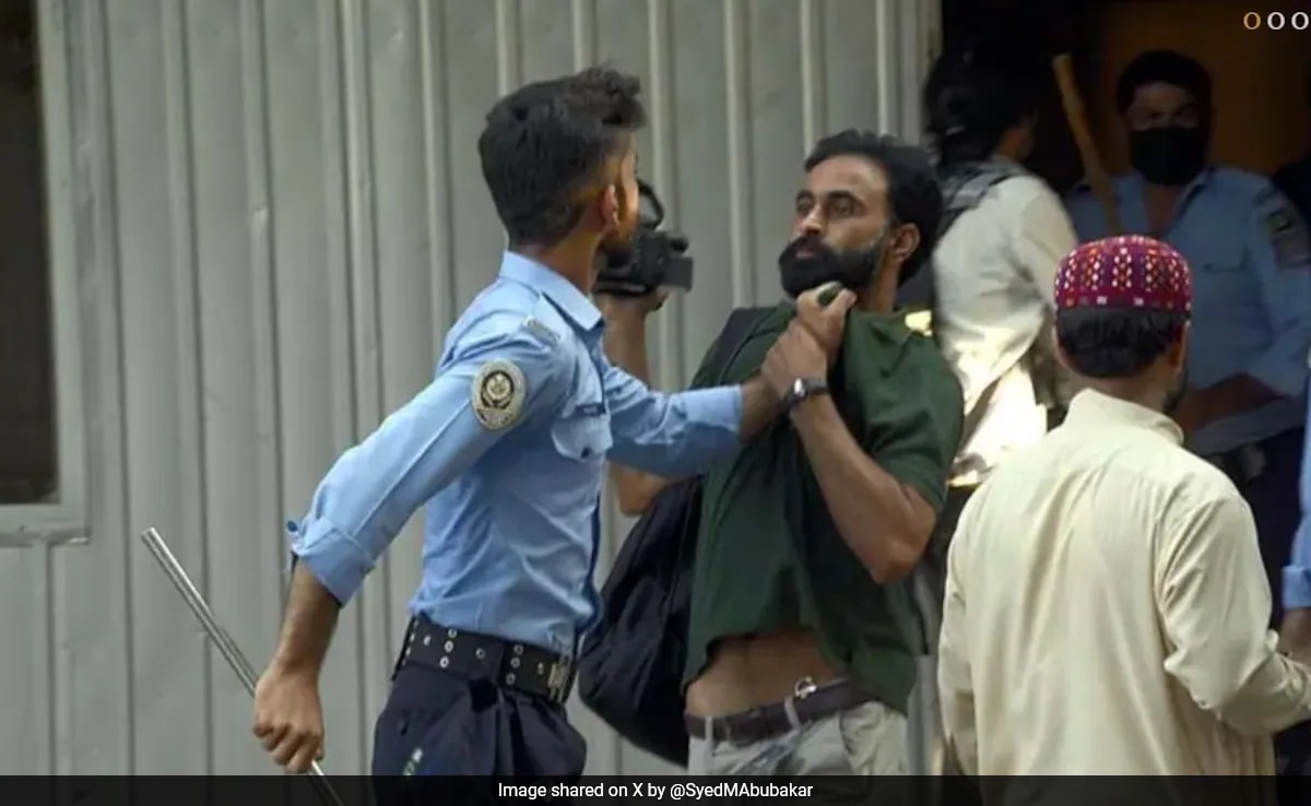 Video: Pakistan Police Raid Islamabad Press Club Amid PoK Protest