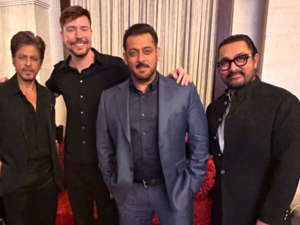 Khantastic Shah Rukh Khan Salman Khan and Aamir Khan Come Together for an Epic Photo