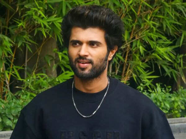 Vijay Deverakondas car meets with an accident in Telangana