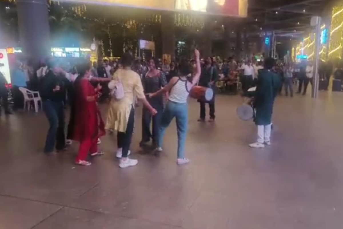 Celebrations Erupt At Mumbai Airport As India Clinch Women’s World Cup Trophy | Watch
