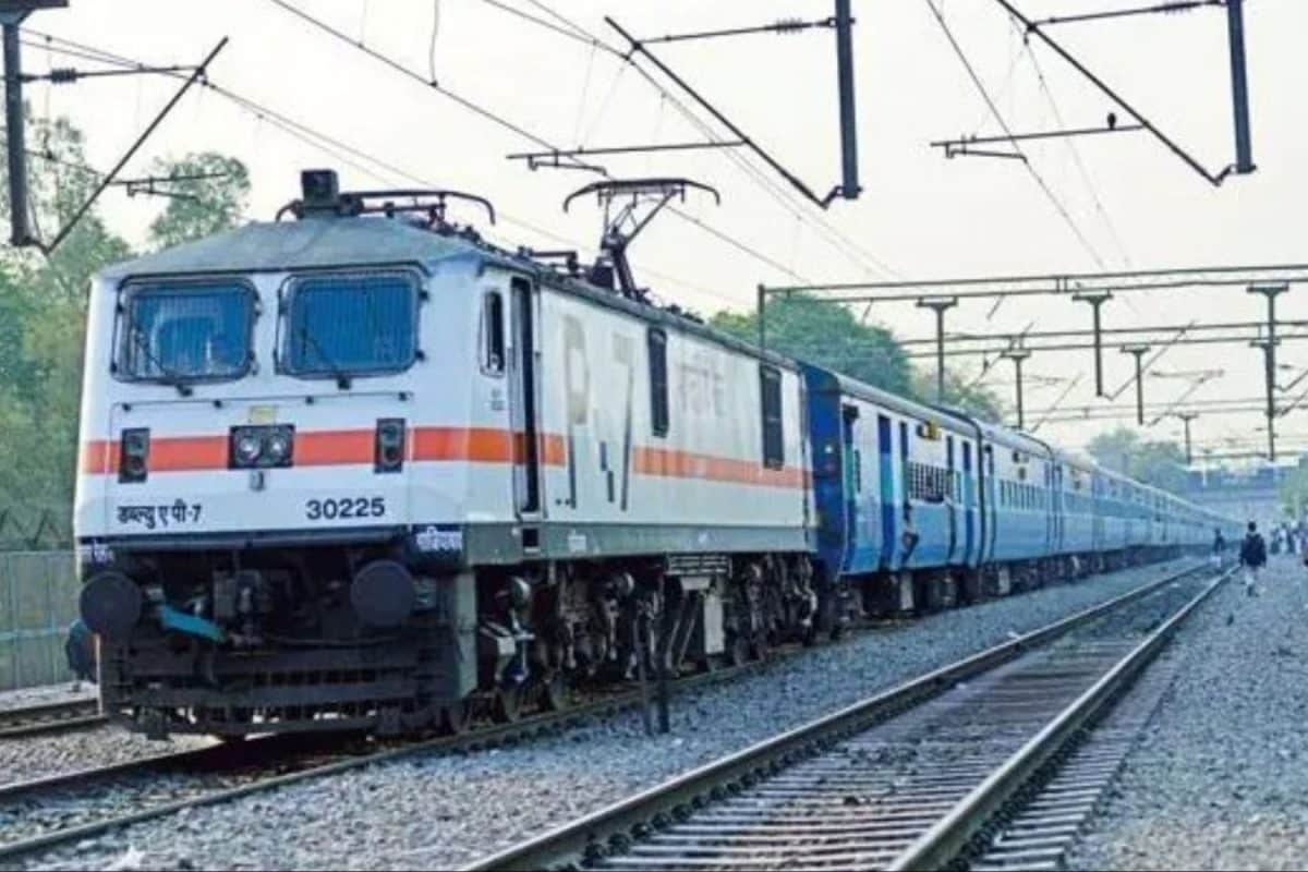 ‘No Provision For Serving Halal-Certified Food’: Railways To NHRC On Discrimination Complaint