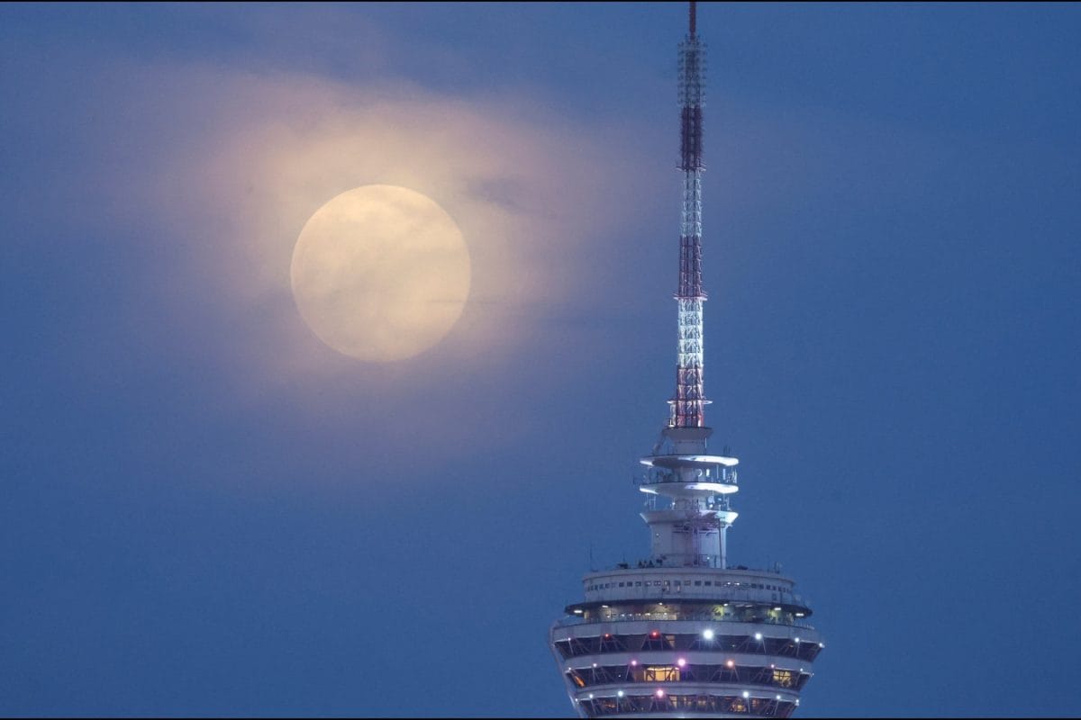 Biggest Moon Of The Year: Which Cities Are Seeing The ‘Beaver Supermoon’ Tonight?