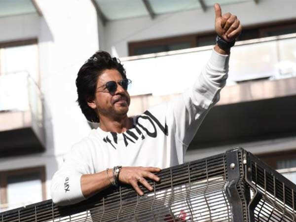 Shah Rukh Khan Explains Why He Couldnât Greet Fans Standing Outside Mannat on His 60th Birthday