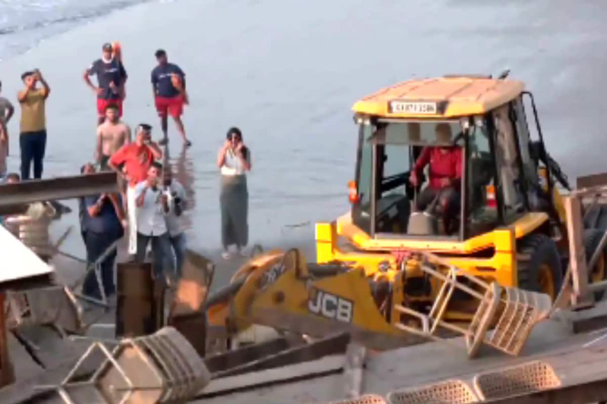 After Goa Blaze Tragedy, Bulldozer Rolls In At Another Club Owned By Luthras | Watch