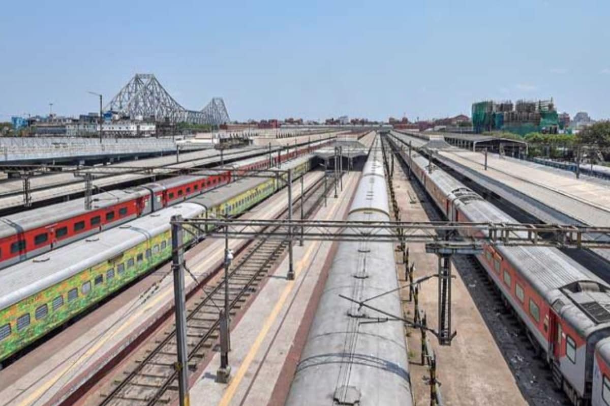 Railways To Operate 650 Additional Train Trips For Christmas, New Year Rush