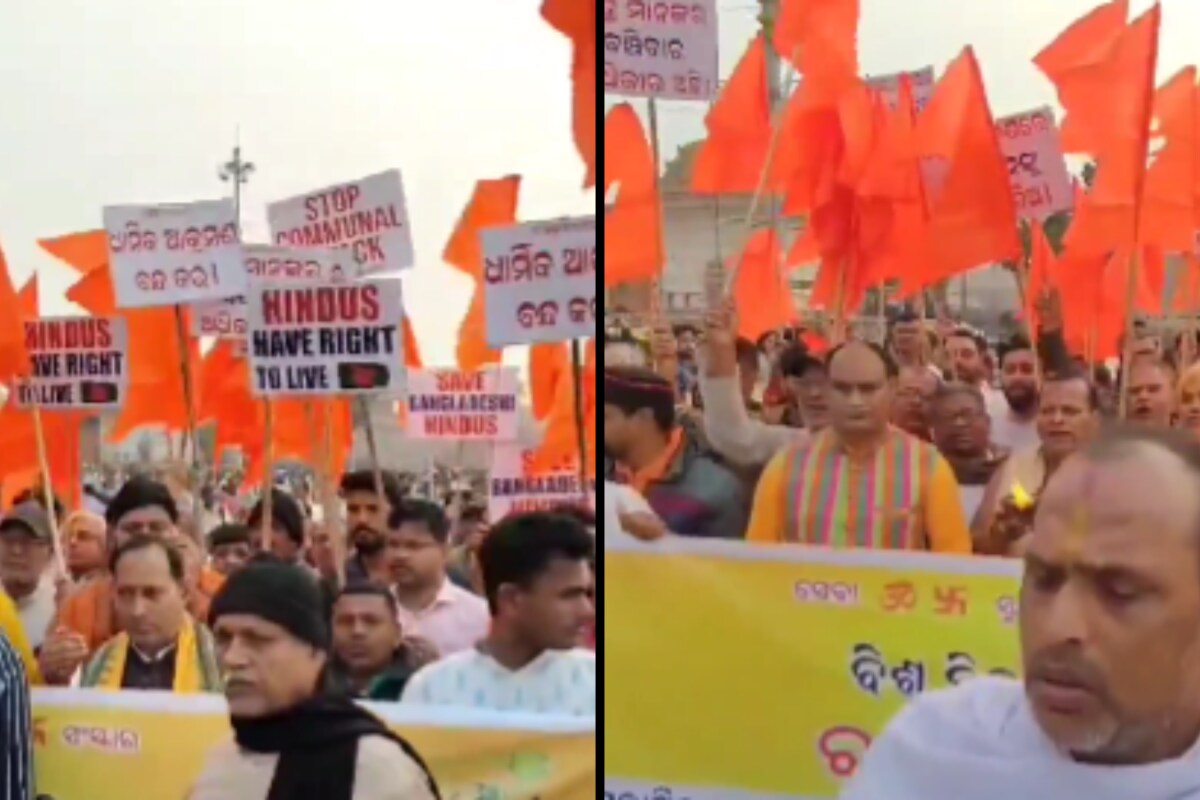 Bajrang Dal, VHP Protest Outside Jagannath Temple Over Atrocities Against Hindus In Bangladesh Bajrang Dal, VHP Protest Outside Jagannath Temple Over Atrocities Against Hindus In Bangladesh