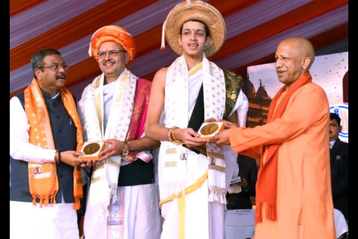 Who Is 19-Year-Old Devavrat Rekhe, Who Has Revived Lost Vedic Art & Earned National Praise?