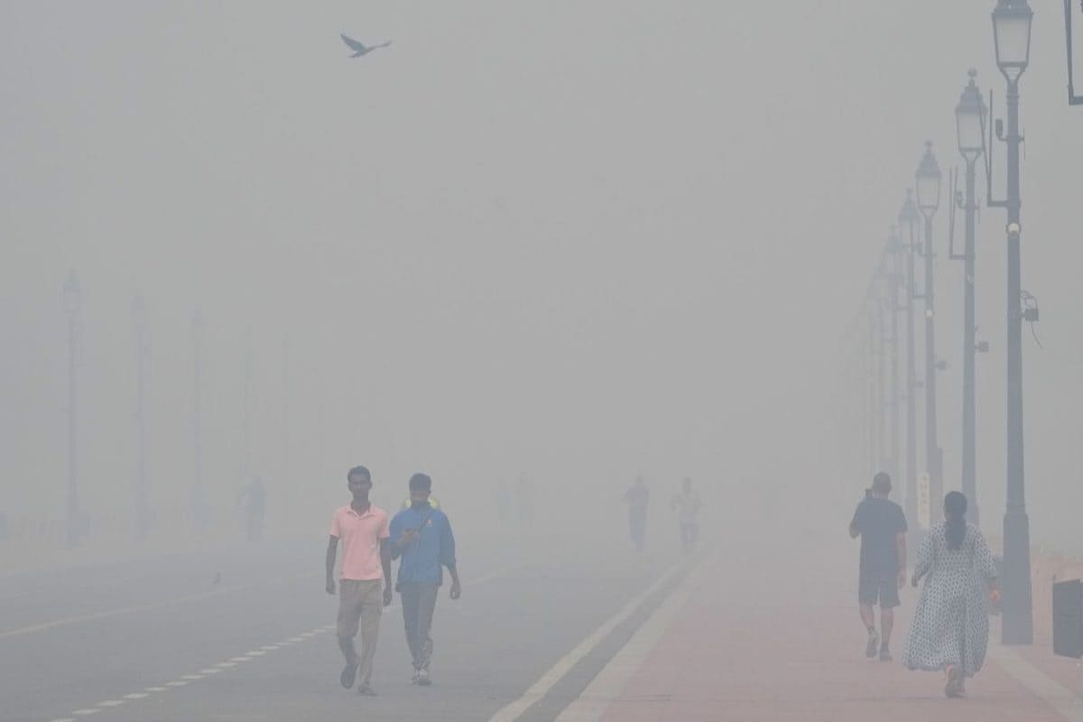 Toxic Smog Blankets Delhi, AQI Still ‘Very Poor’ At 360 As Visibility Drops Across NCR
