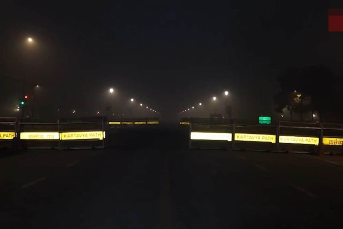 Delhi Wakes Up To Toxic Smog, AQI Remains ‘Very Poor’ As Visibility Drops Across Several Areas