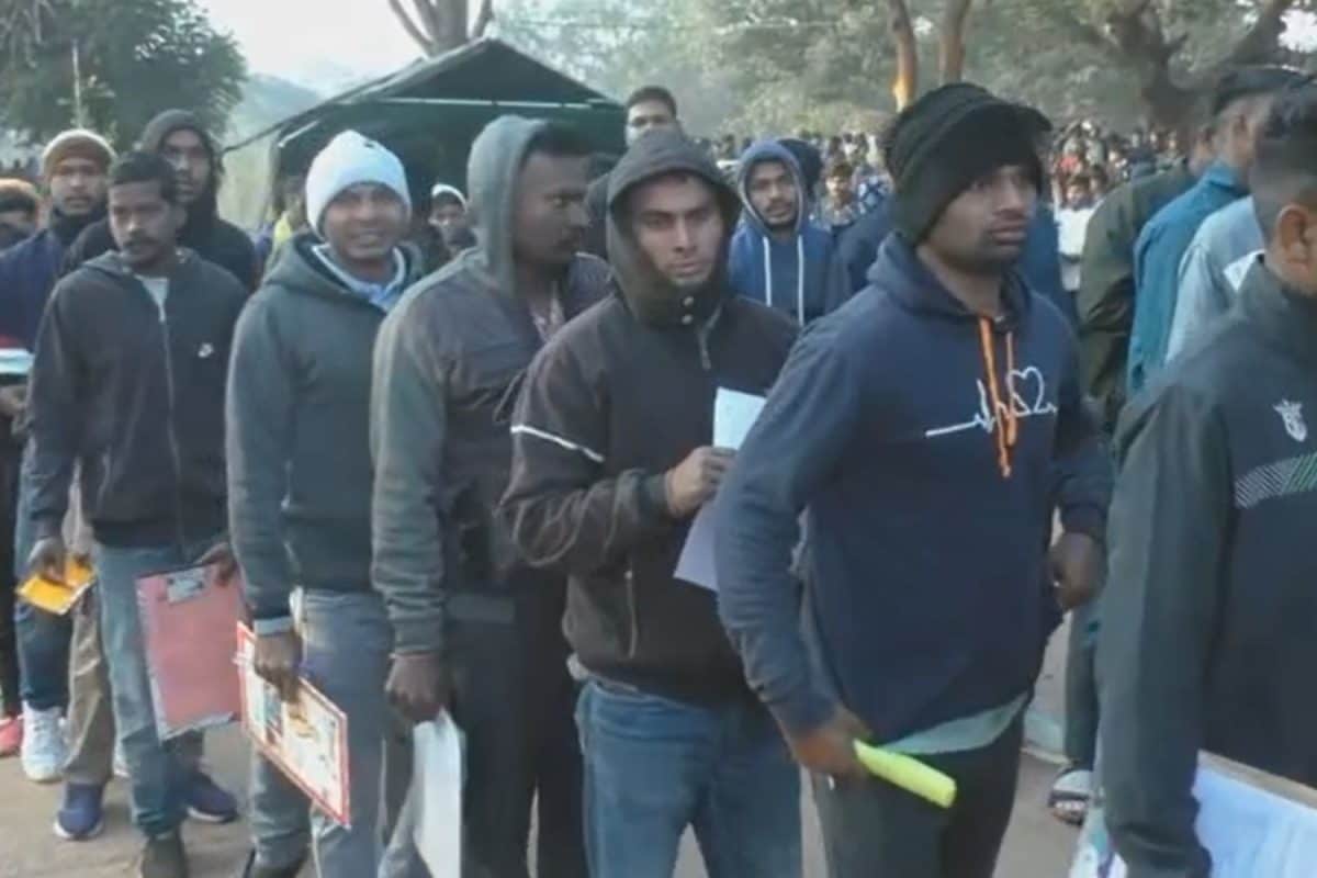 Over 4,000 Graduates, Postgraduates Queue Up For 102 Home Guard Jobs In Odisha Over 4,000 Graduates, Postgraduates Queue Up For 102 Home Guard Jobs In Odisha