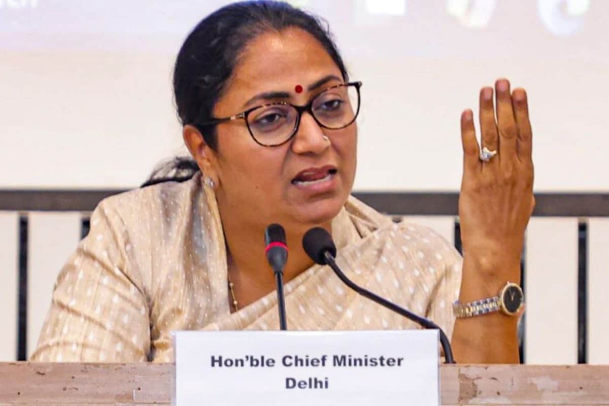 Delhi CM Rekha Gupta Holds Pollution Review Meet As Air Remains ‘Very Poor’ Delhi CM Rekha Gupta Holds Pollution Review Meet As Air Remains ‘Very Poor’