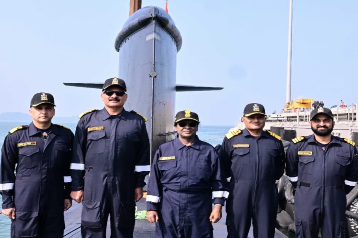 President Murmu Undertakes Historic Sea Sortie Aboard Kalvari-Class Submarine INS Vaghsheer