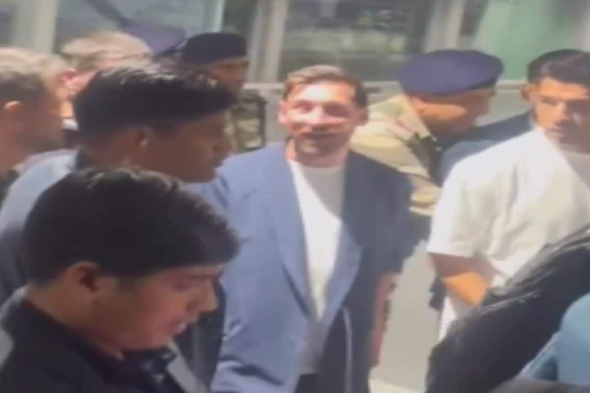 Messi Touches Down In Kolkata With Suárez And De Paul, Fans Turn Airport Into Festival Messi Touches Down In Kolkata With Suárez And De Paul, Fans Turn Airport Into Festival