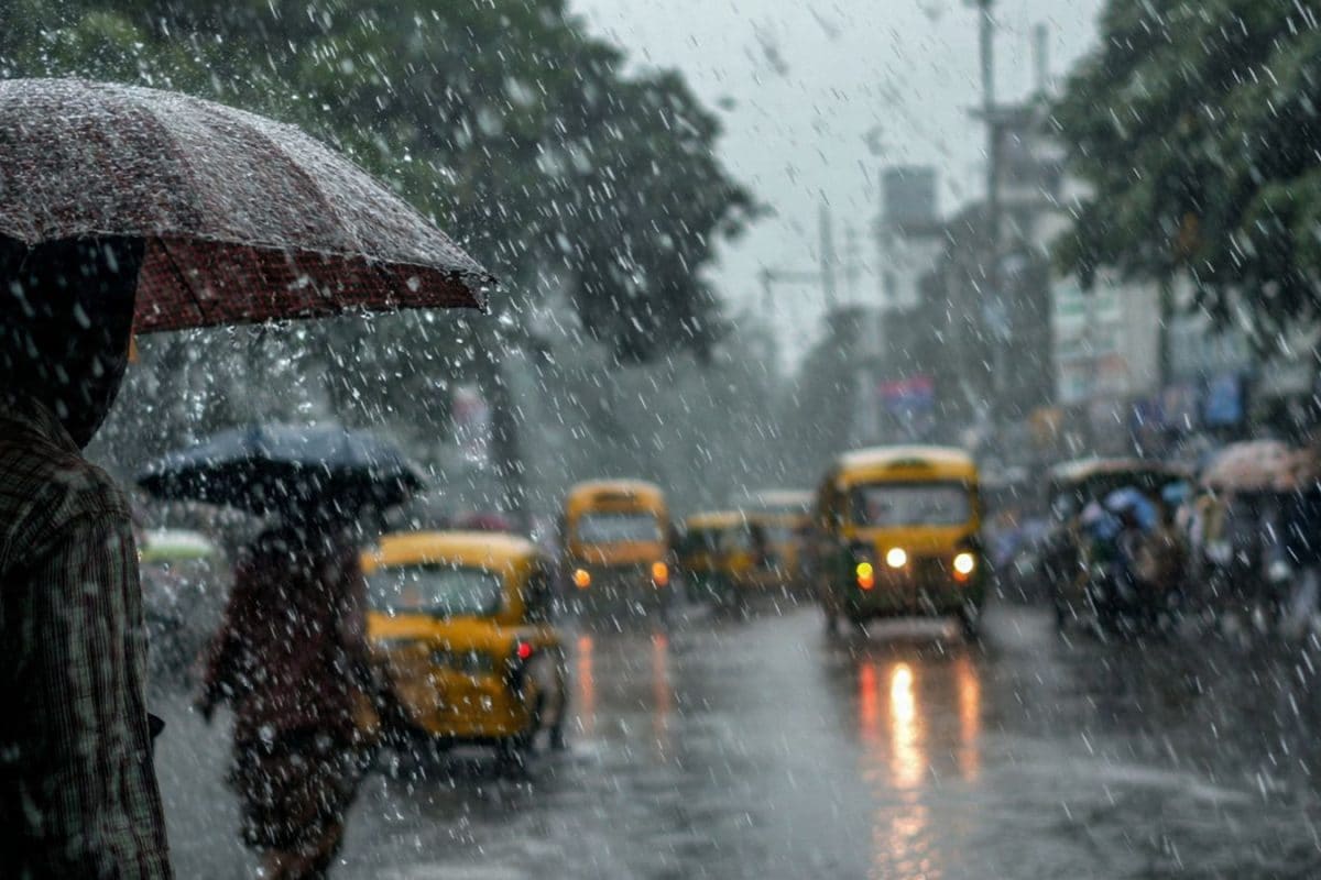 Rain Alert For Karnataka: IMD Warns Of Heavy Showers, Bengaluru To Be Affected Rain Alert For Karnataka: IMD Warns Of Heavy Showers, Bengaluru To Be Affected