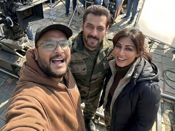 Salman Khan Chitrangda Singh Seen in Army Uniforms as Battle of Galwan BTS Photo Goes Viral