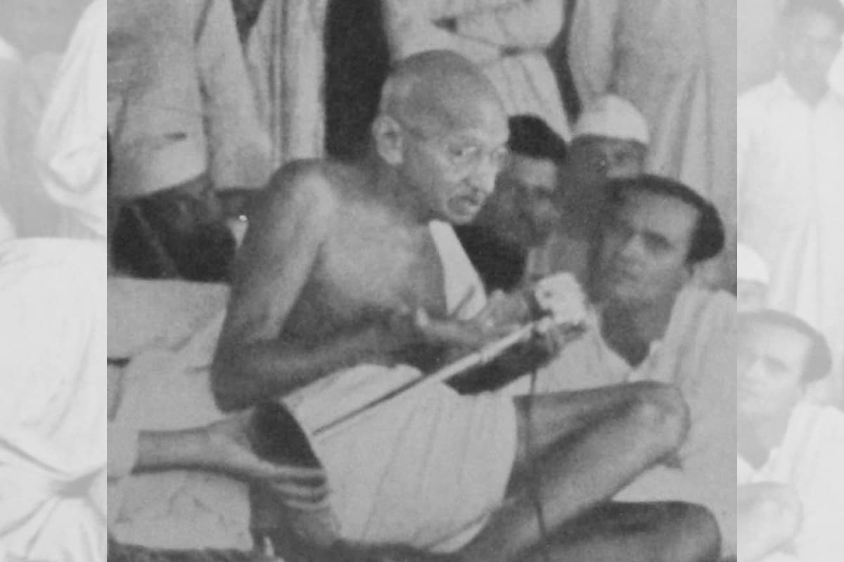 From Nehru Making Bier To Family Members’ Last Prayers: Rare Photos Of Last Rites Of Mahatma Gandhi