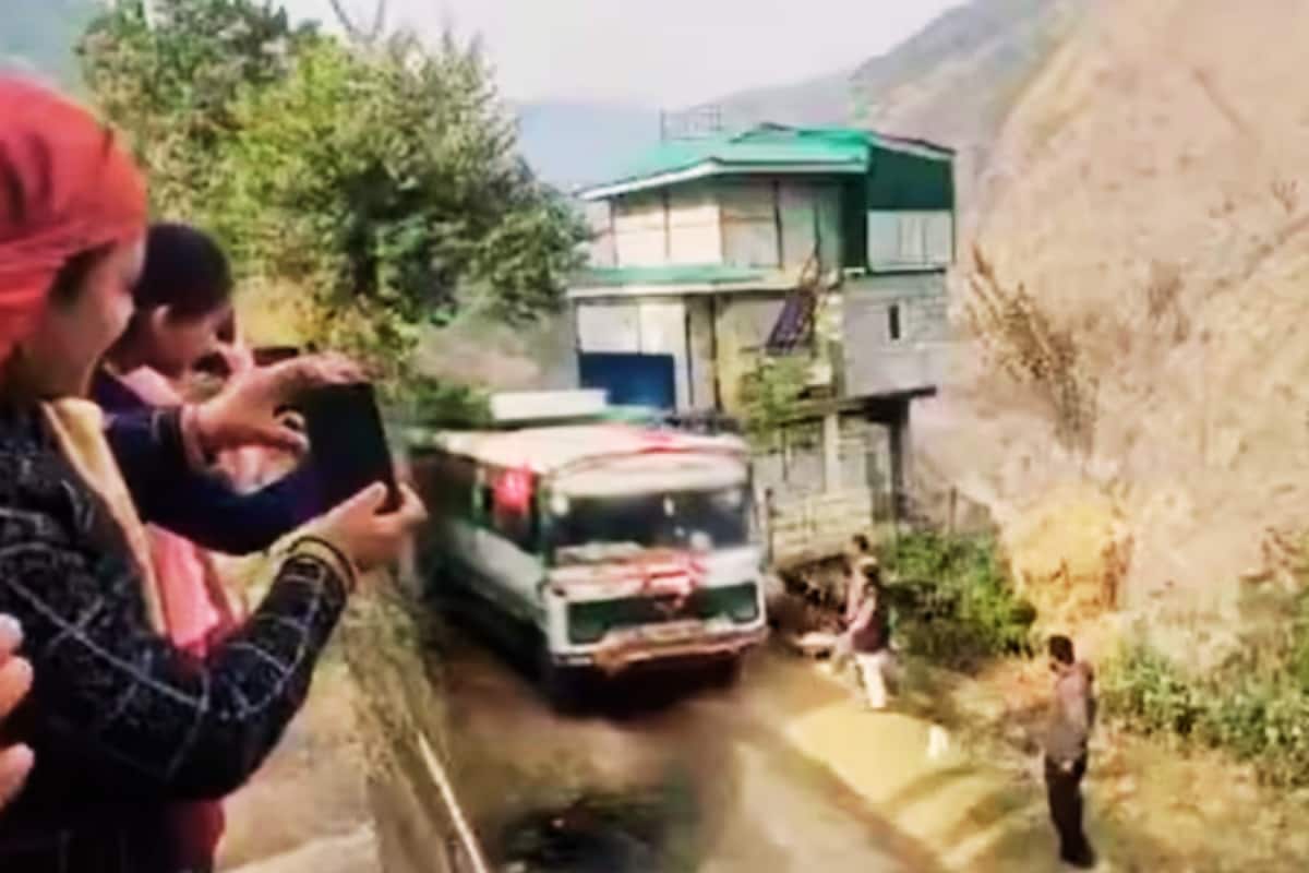 For The First Time Since Independence, A Public Bus Finally Entered This Himachal Village For The First Time Since Independence, A Public Bus Finally Entered This Himachal Village