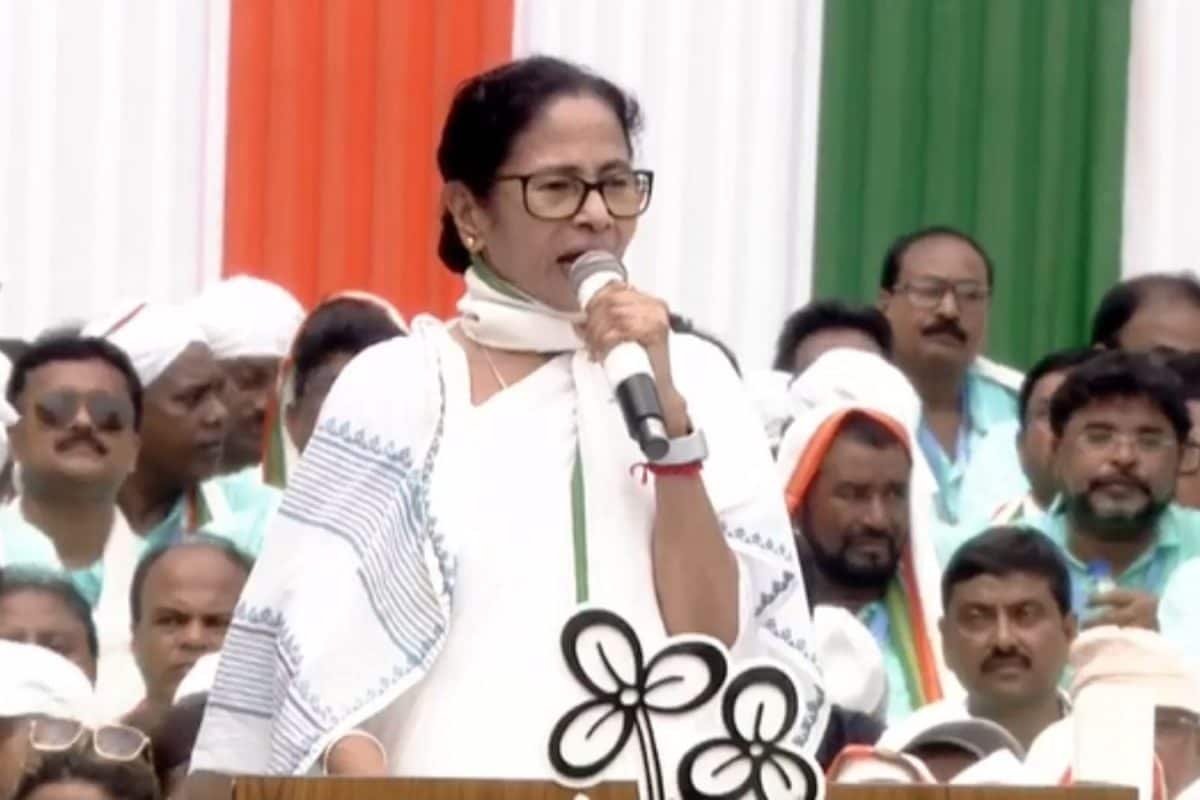 High Drama Over I-PAC Raids: Mamata Banerjee Alleges Strategy Theft, ED Says She Obstructed Probe