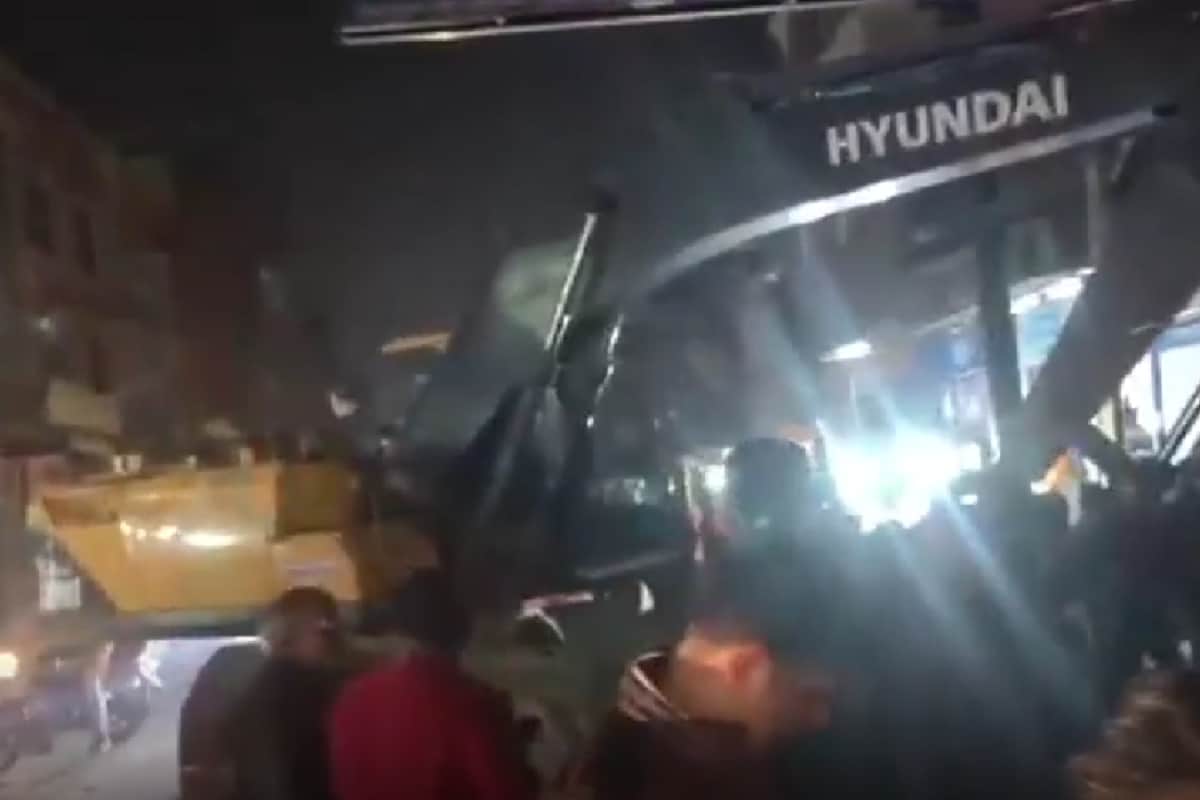 Drunk Excavator Operator Runs Amok, Runs Over Parked Vehicles In UP’s Deoria