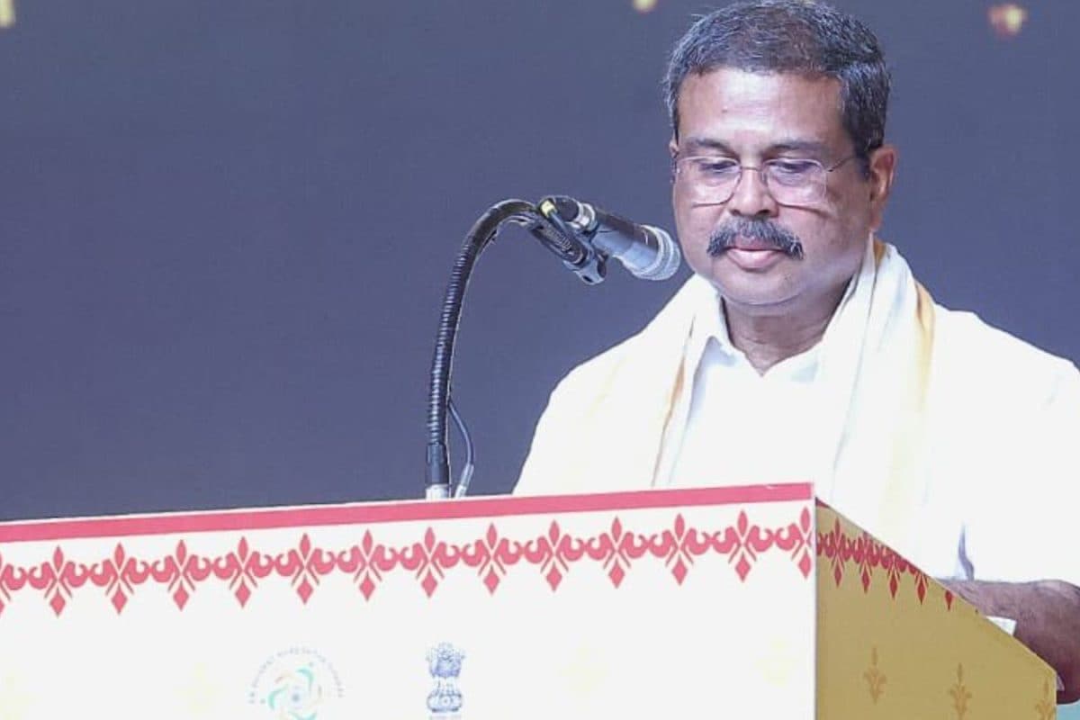 Dharmendra Pradhan Speaks In Tamil At Kashi Tamil Sangamam: ‘No Language Problem In India’ Dharmendra Pradhan Speaks In Tamil At Kashi Tamil Sangamam: ‘No Language Problem In India’