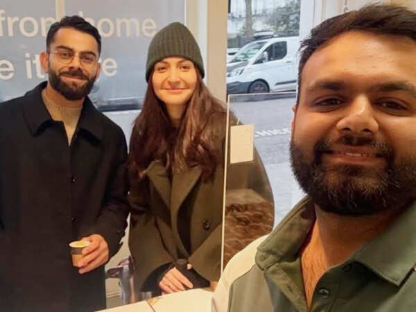 VIRAL: Anushka Sharma and Virat Kohli Pose With Fan VIRAL: Anushka Sharma and Virat Kohli Pose With Fan