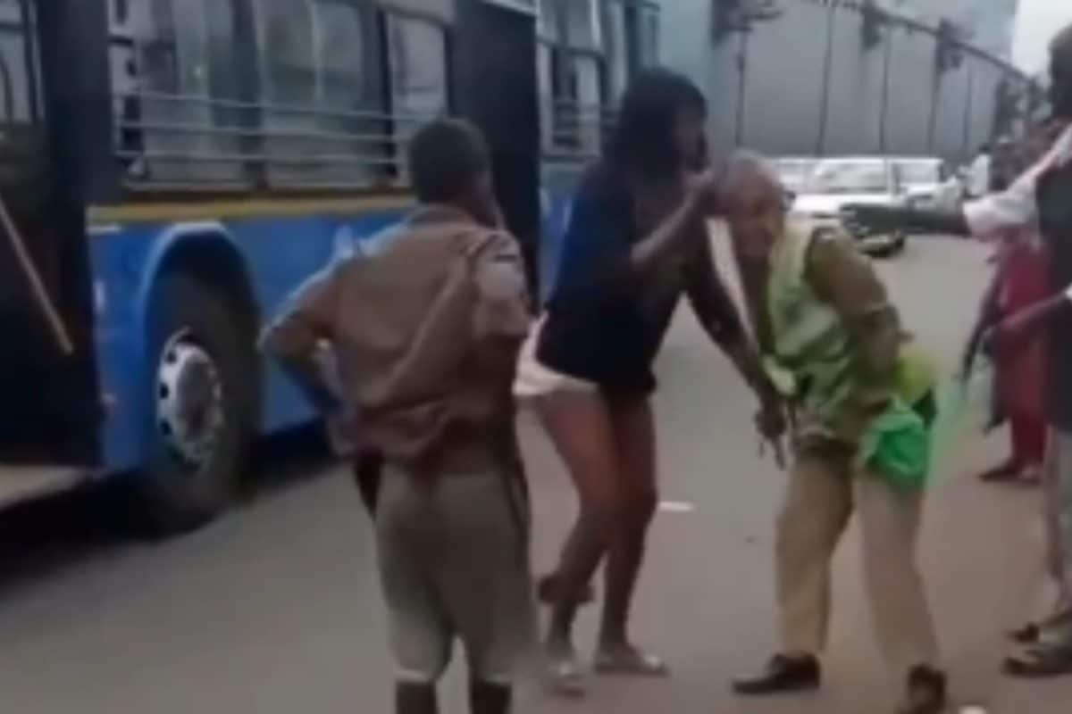 Bengaluru Woman Assaults Female Home Guard On Duty After Remarks On Clothing | Video