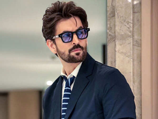 Khalifa Team Introduce Neil Nitin Mukesh In His Malayalam Debut