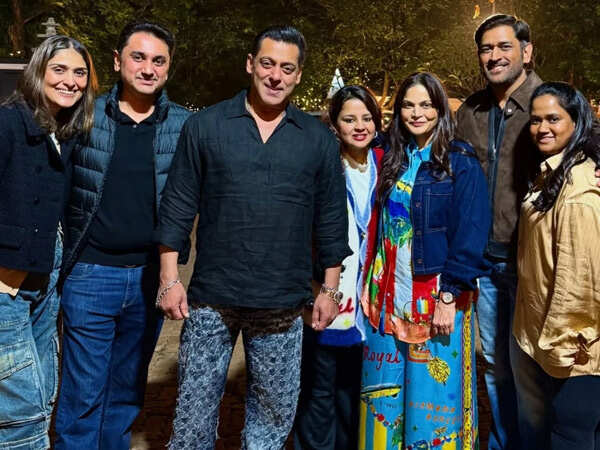 VIRAL: Salman Khan and MS Dhonis Camaraderie Is Too Good to Be Missed